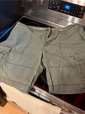 Mossimo Supply Co. Olive Green Men's Cargo Shorts